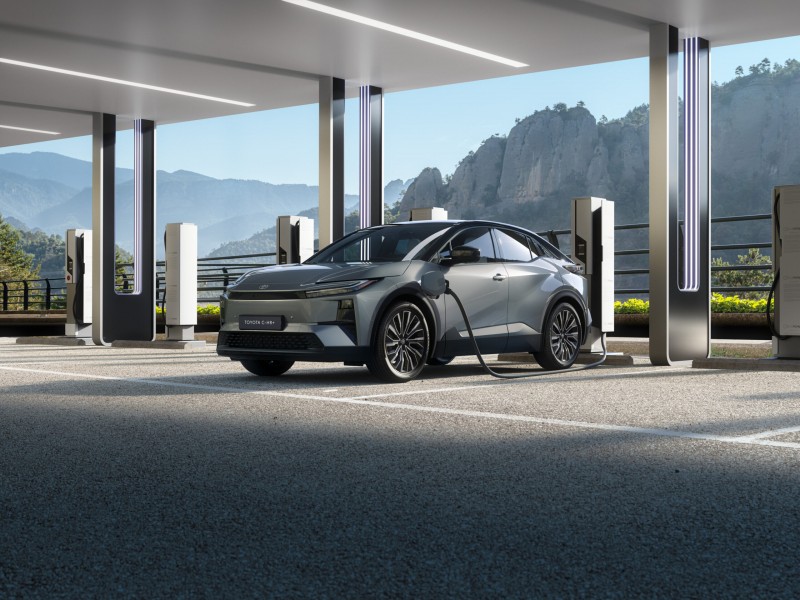 C-HR+